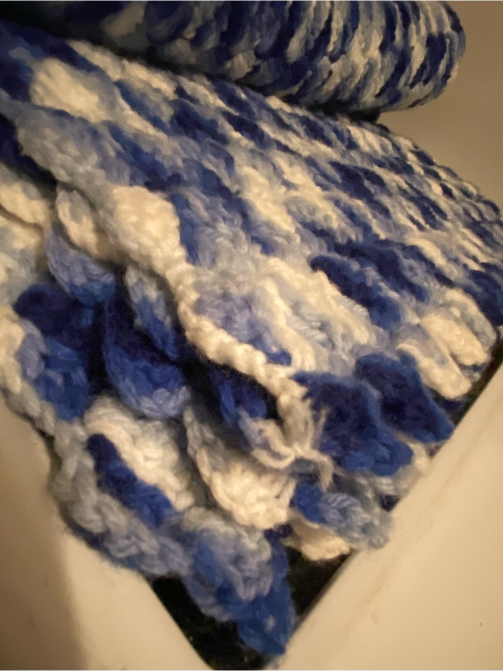 Vintage Crocheted Afghan Throw Blanket 48 x 60 Gorgeous Blue White Diamond Edge - Picture 4 of 4